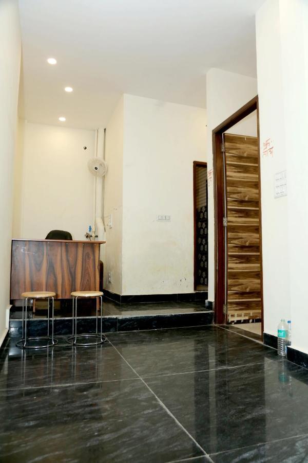 The Charlie'S Hostel Nowe Delhi Zewnętrze zdjęcie