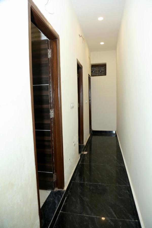 The Charlie'S Hostel Nowe Delhi Zewnętrze zdjęcie