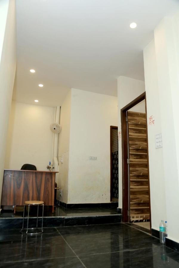 The Charlie'S Hostel Nowe Delhi Zewnętrze zdjęcie